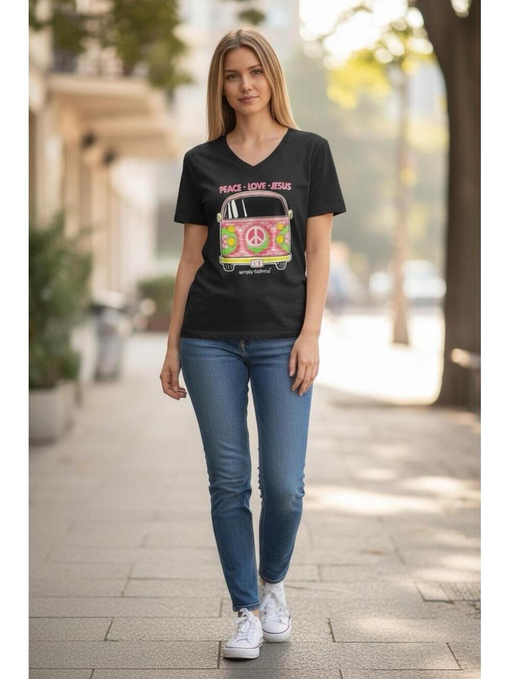 Simply Faithful Women's T-Shirt Size Small Peace Love Jesus